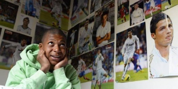 姆巴佩弟弟：哥哥四岁就说“我要成为C罗要赢欧冠” 房间满是C罗