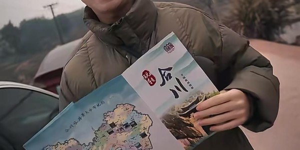 五星视频-央视车被堵外面，人民日报下场，白衬衫守护，呆呆成为历史第一人